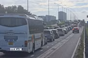 Cao tốc Thành phố Hồ Chí Minh-Long Thành ùn ứ kéo dài 10km sáng 30/8 - ngày nghỉ lễ thứ hai kỳ nghỉ Quốc khánh 2/9. (Ảnh: Hồng Đạt/TTXVN)