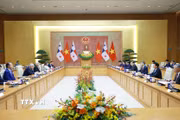 Thủ tướng Lê Minh Hưng hội kiến Tổng thống Cộng hòa Panama José Raúl Mulino. (Ảnh: Dương Giang/TTXVN)