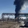 Hình ảnh cột khói đen dày bốc lên từ nhà máy. (Ảnh: themoscowtimes.com)