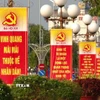 Rực rỡ các băng rôn, áp phích tuyên truyền về Đại hội XIV. (Ảnh: Chanh Đa/TTXVN)