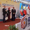 Các đại biểu dự Lễ kỷ niệm Ngày ASEAN 2025 chụp ảnh lưu niệm. (Ảnh: Bùi Hoàn/TTXVN)