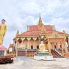 Lối vào chánh điện chùa Serey Meang Kol Sa Kor gây ấn tượng với bức tượng Phật đứng cao 10m. (Ảnh: Thanh Sang/TTXVN)