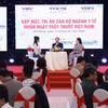 Các bác sỹ giao lưu chia sẻ những kết quả của ngành y tế tại Đà Nẵng. (Ảnh: Trần Lê Lâm/TTXVN)