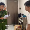 Cơ quan Cảnh sát điều tra đọc quyết định tạm giữ hình sự đối với Mai Minh Tấn. (Ảnh: TTXVN phát)
