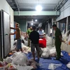 Sản phẩm động vật đông lạnh không có hóa đơn, chứng từ chứng minh nguồn gốc xuất xứ hợp pháp được lực lượng chức năng phát hiện. (Ảnh: TTXVN phát)