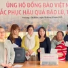 Ông Đinh Văn Nghĩa (ngoài cùng bên phải), đại diện Ban tổ chức chia sẻ: Mỗi tấm lòng, dù nhỏ, đều mang trong đó tình yêu quê hương sâu nặng. (Nguồn: Phương Hoa/TTXVN)