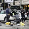 Cảnh sát điều tra tại hiện trường vụ xe ô tô lao vào đám đông ở Munich, Đức ngày 13/2/2025. (Ảnh: Kyodo/TTXVN)