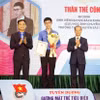 Thân Thế Công nhận Giải thưởng Gương mặt trẻ tiêu biểu tỉnh Bắc Giang. (Ảnh: Đồng Thúy/TTXVN)