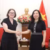 Thứ trưởng Ngoại giao Lê Thị Thu Hằng tiếp đón Đại sứ Ireland tại Việt Nam Deirdre Ní Fhallúin. (Ảnh: BQT)