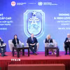 Các đại biểu quốc tế tham dự tọa đàm Hợp tác toàn cầu phòng, chống lừa đảo trực tuyến. (Ảnh: TTXVN)