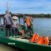 Tàu đánh cá bị xử lý vi phạm hành chính với hành vi tàng trữ dụng cụ kích điện. (Ảnh: TTXVN phát)