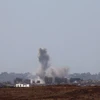 Khói bốc lên sau cuộc không kích của Israel tại Gaza. (Ảnh: THX/TTXVN)