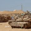 Xe quân sự Israel được triển khai gần biên giới với Dải Gaza ngày 13/7/2025. (Ảnh: THX/TTXVN)