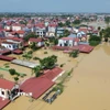 Tỉnh Bắc Ninh đang trải qua đợt ngập lụt nghiêm trọng, nhiều khu dân cư bị nước bao vây, giao thông chia cắt. Biển nước mênh mông phủ kín đồng ruộng và nhà cửa, cuộc sống người dân bị đảo lộn. (Ảnh: Thành Phương/TTXVN)