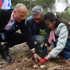 Đại sứ quán Việt Nam tại Israel đã tổ chức trồng cây hữu nghị ở khu rừng Ben Shemen. (Nguồn: TTXVN)