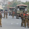 Binh sỹ Myanmar gác trên đường phố tại Naypyidaw. (Ảnh tư liệu: AFP/TTXVN)