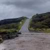 Lũ cuốn một đoạn đường ở Hana, hạt Maui, Hawaii, ngày 13/3. (Ảnh: AP)