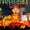 Đường phố được trang hoàng rực rỡ đón Tết Nguyên đán tại Macao, Trung Quốc. (Ảnh: THX/TTXVN)