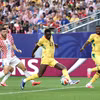 Trung vệ Derrick Luckassen dứt điểm cận thành, ghi bàn thắng gỡ hòa 1 -1 cho Ghana. (Ảnh: AFP/TTXVN)