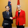 Bộ trưởng Ngoại giao Lê Hoài Trung và Bộ trưởng Ngoại giao Australia Penny Wong. (Ảnh: Thống Nhất/TTXVN)