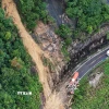 Hình ảnh sạt lở đèo Khánh Lê nhìn từ trên cao 