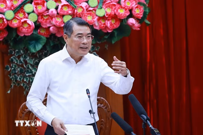 Thủ tướng Lê Minh Hưng chủ trì làm việc với Ban Thường vụ Tỉnh uỷ Vĩnh Long. (Ảnh: Dương Giang/TTXVN)