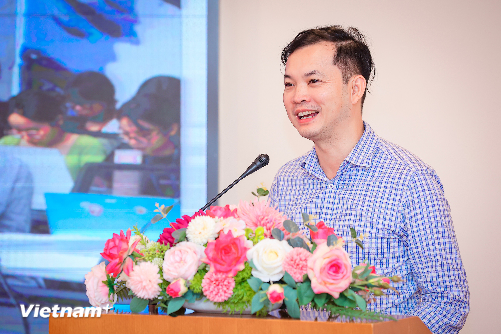 Tiến sỹ Vũ Tuấn Anh, Trưởng Khoa Truyền thông và Văn hóa đối ngoại, Học viện Ngoại giao. (Ảnh: Hoài Nam/Vietnam+) vnp-toa-dam-genz-22.jpg