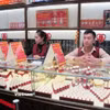 Giá vàng giao dịch quanh mức 151,3 triệu đồng, tỷ giá trung tâm giảm nhẹ. (Ảnh: Vietnam+)