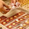 Giá vàng giảm mạnh, gần về mốc 167 triệu đồng mỗi lượng. (Ảnh: Vietnam+)