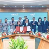 Phó Tổng Giám đốc BIDV Trần Long và Chủ tịch Hội đồng quản trị TTC AgriS Đặng Huỳnh Ức My đại diện hai đơn vị ký thoả thuận hợp tác toàn diện. (Ảnh: Vietnam+)