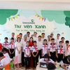 Đại diện Vietcombank trao “Thư viện Xanh” tại nhiều địa phương trên cả nước, mang tri thức đến với học sinh nghèo những vùng miền khó khăn. (Ảnh: Vietnam+)