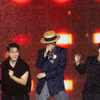 Trưởng nhóm G-DRAGON biểu diễn tại VPBank K-Star Spark in Vietnam, tổ chức năm 2025. (Ảnh: Vietnam+)