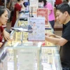 Giá vàng miếng SJC giảm 700.000 đồng mỗi lượng phiên chiều nay. (Ảnh: Vietnam+)