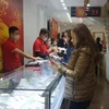 Dù giá vàng thế giới giảm mạnh, trong nước lại không có biến động. (Ảnh: Vietnam+)