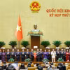 Chủ tịch Quốc hội Trần Thanh Mẫn tặng hoa chúc mừng Thủ tướng, Phó Thủ tướng Chính phủ, Bộ trưởng và thành viên khác của Chính phủ nhiệm kỳ 2026-2031. (Ảnh: Doãn Tấn/TTXVN)