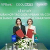 Đại diện VPBank và Coolmate tại lễ ký kết thỏa thuận, khẳng định định hướng hợp tác chiến lược, đồng hành cùng lan toả lối sống năng động. (Ảnh: Vietnam+)