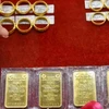 Giá vàng trong nước giảm tới 400.000 đồng mỗi lượng. (Ảnh: Vietnam+)