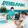 ABBANK tiếp sức hỗ trợ khách hàng nhanh chóng phục hồi sau bão với mức giảm lãi suất lên đến 2,8%/năm dành cho khách hàng cá nhân, và hỗ trợ tới 1,5%/năm dành cho khách hàng doanh nghiệp vừa và nhỏ. (Ảnh: Vietnam+)
