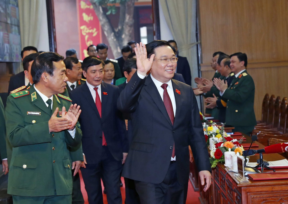 Chủ tịch Quốc hội Vương Đình Huệ đến thăm, chúc Tết tại Bộ Tư lệnh Bộ đội Biên phòng. (Ảnh: Nhan Sáng/TTXVN)