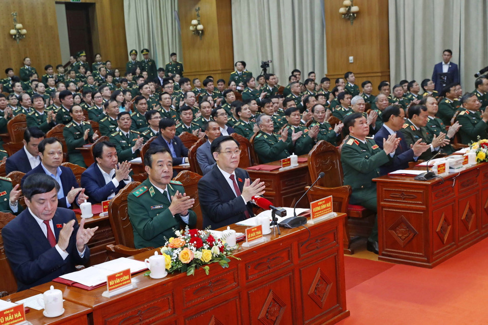 Chủ tịch Quốc hội Vương Đình Huệ đến thăm, chúc Tết tại Bộ Tư lệnh Bộ đội Biên phòng. (Ảnh: Nhan Sáng/TTXVN)