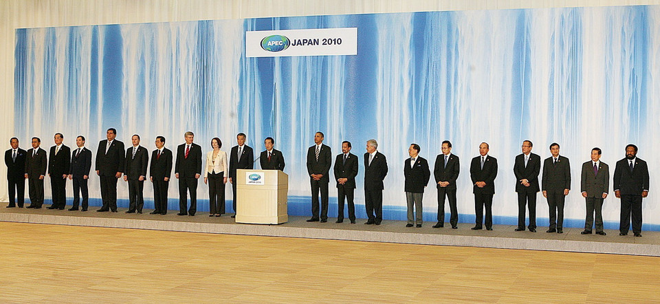 Thủ tướng Nhật Bản Naoto Kan đọc Tuyên bố chung trước sự chứng kiến của các Nhà lãnh đạo APEC tại Diễn đàn Hợp tác Kinh tế châu Á-Thái Bình Dương lần thứ 18 (APEC 18), năm 2010. (Ảnh: Nguyễn Khang/TTXVN)