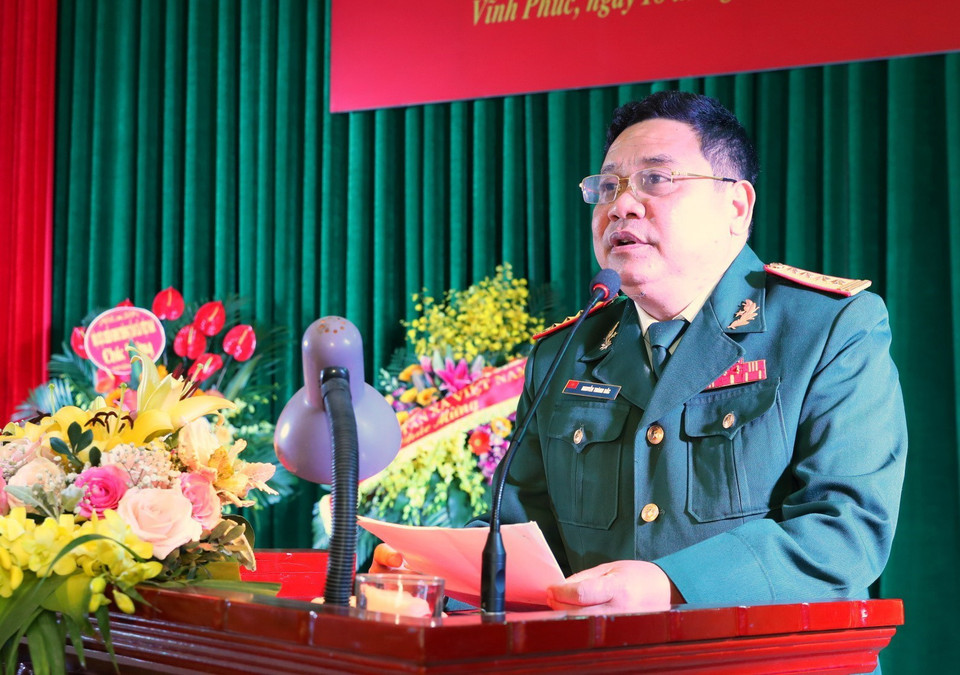 Đại tá Nguyễn Thành Bắc, Bí thư Đảng ủy, Chính ủy Sư đoàn 304 phát biểu tại buổi gặp mặt. (Ảnh: Thành Đạt/TTXVN)