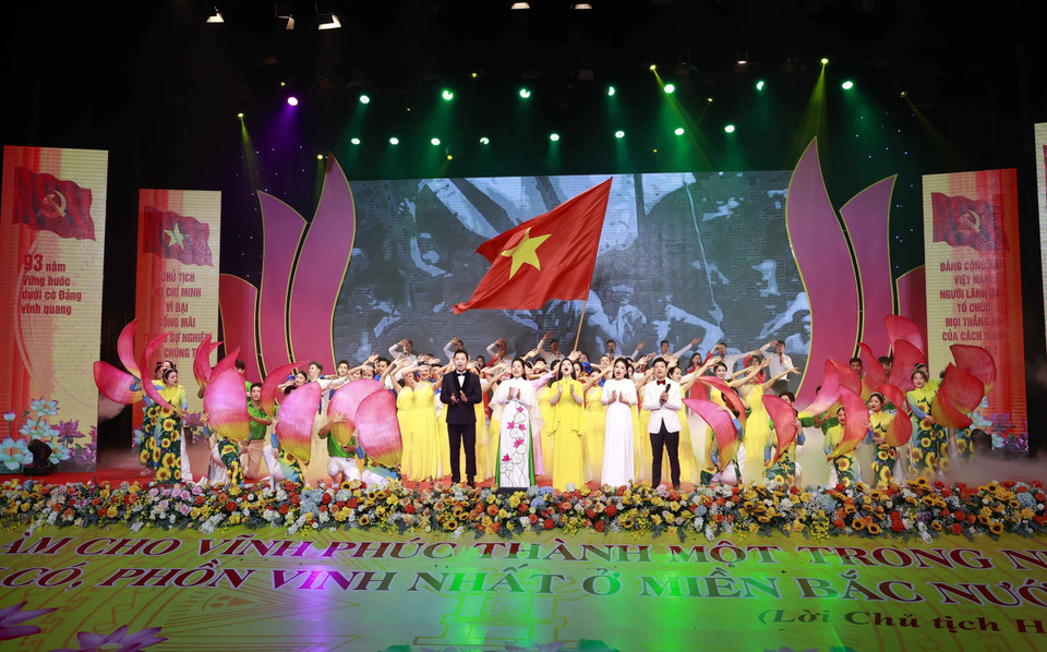 Chương trình văn nghệ chào mừng lễ kỷ niệm. (Ảnh: Doãn Tấn/TTXVN)