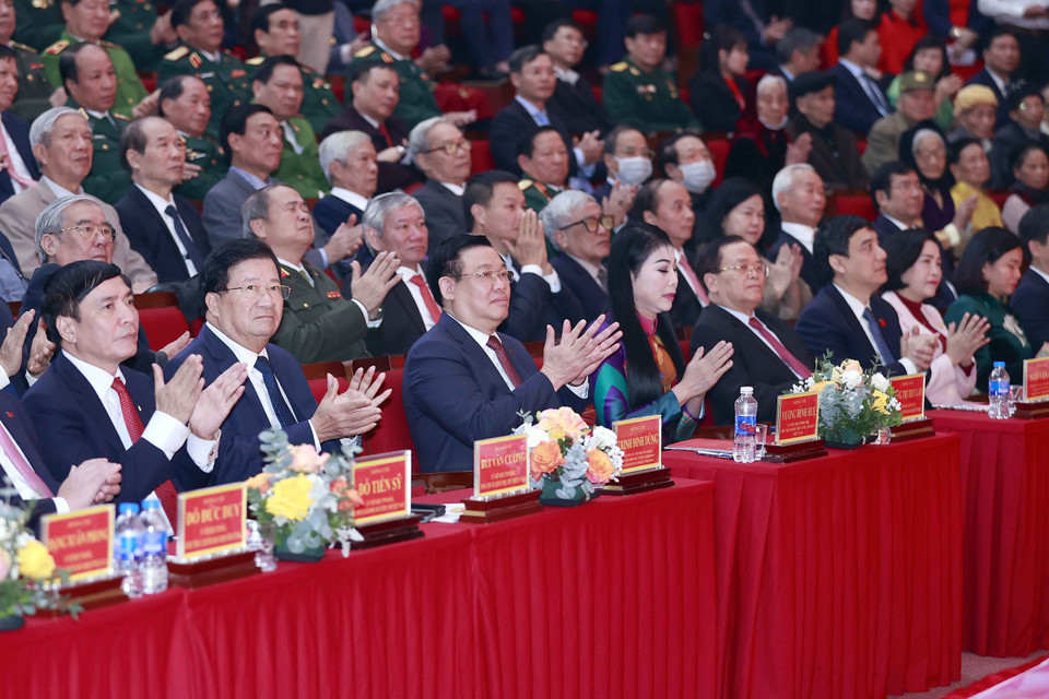 Chủ tịch Quốc hội Vương Đình Huệ và đại biểu tham dự buổi lễ. (Ảnh: Doãn Tấn/TTXVN)