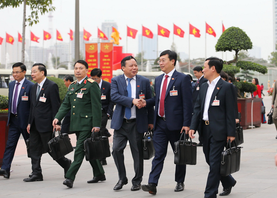 Nét hân hoan trên gương mặt các đại biểu sau khi kết thúc phiên thảo luận về các văn kiện đại hội (27/1). (Ảnh: TTXVN)