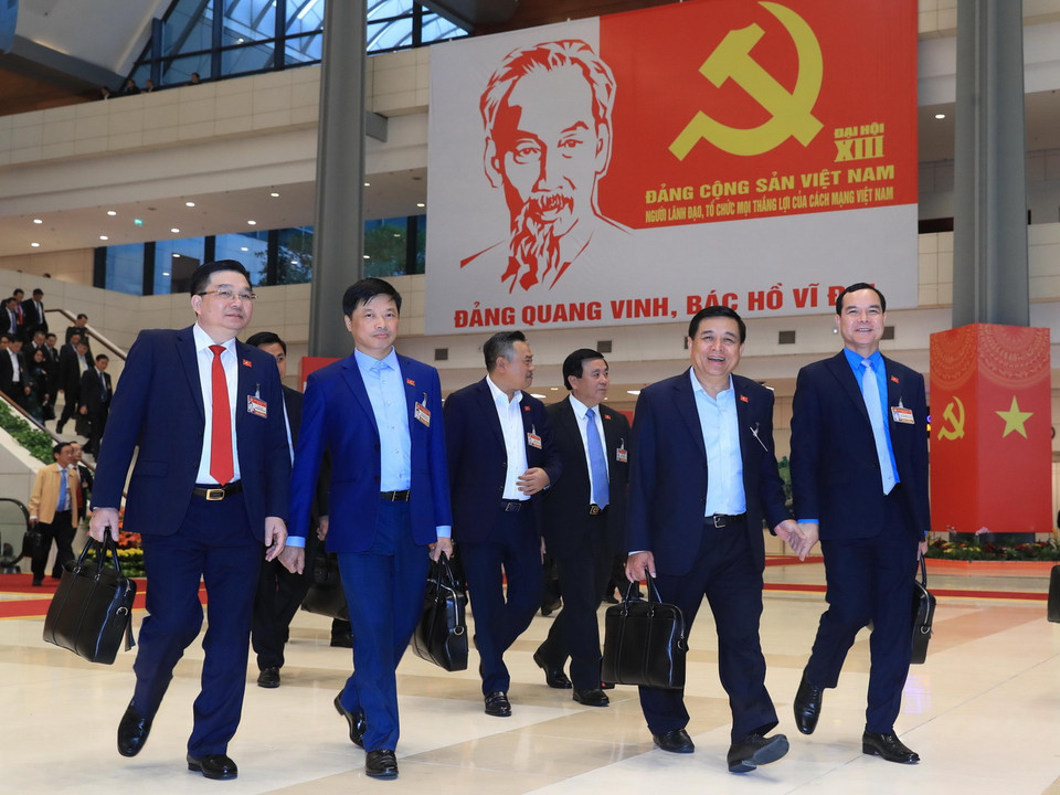 Nét hân hoan trên gương mặt các đại biểu sau khi kết thúc phiên thảo luận về các văn kiện đại hội (27/1). (Ảnh: TTXVN)