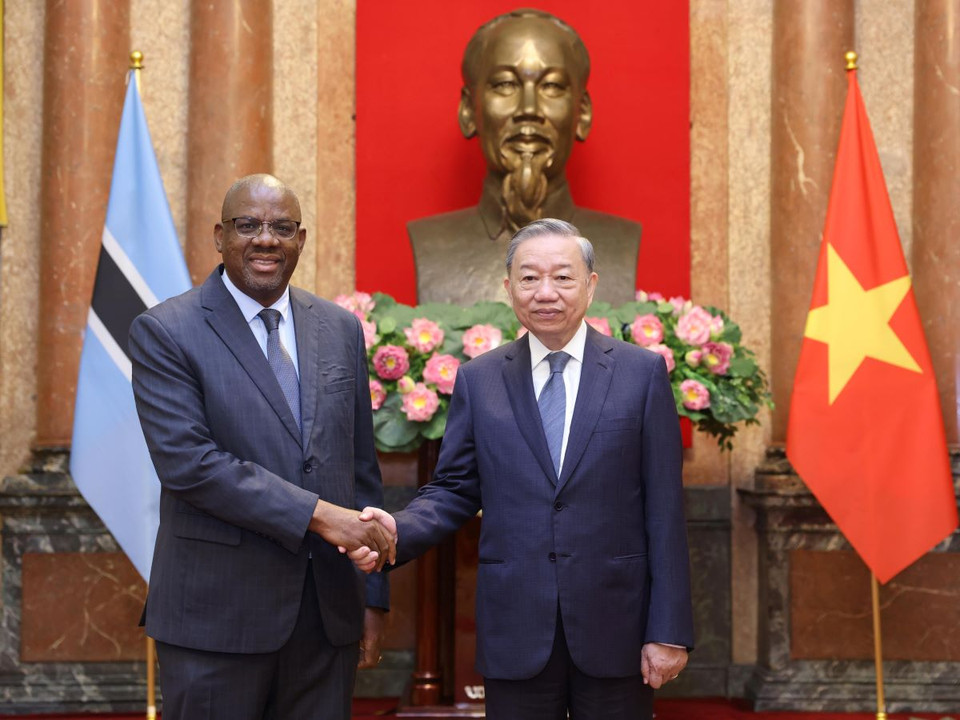 Tổng Bí thư, Chủ tịch nước Tô Lâm với Đại sứ Cộng hòa Botswana tại Việt Nam Batlang Comma Serema. (Ảnh: Lâm Khánh/TTXVN)