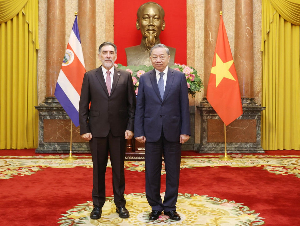 Tổng Bí thư, Chủ tịch nước Tô Lâm với Đại sứ Cộng hòa Costa Rica tại Việt Nam Victor Hugo Rojas Gonzales. (Ảnh: Lâm Khánh/TTXVN)