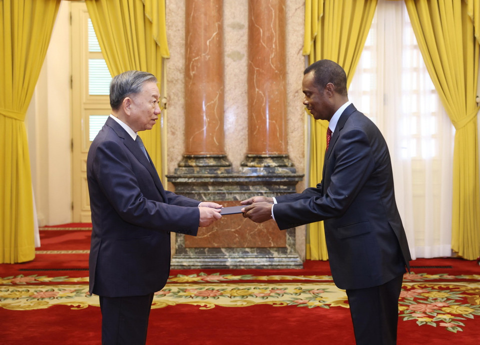 Tổng Bí thư, Chủ tịch nước Tô Lâm nhận Quốc thư Đại sứ Cộng hòa Dân chủ Liên bang Ethiopia tại Việt Nam Dalkie Dukamo. (Ảnh: Lâm Khánh/TTXVN)