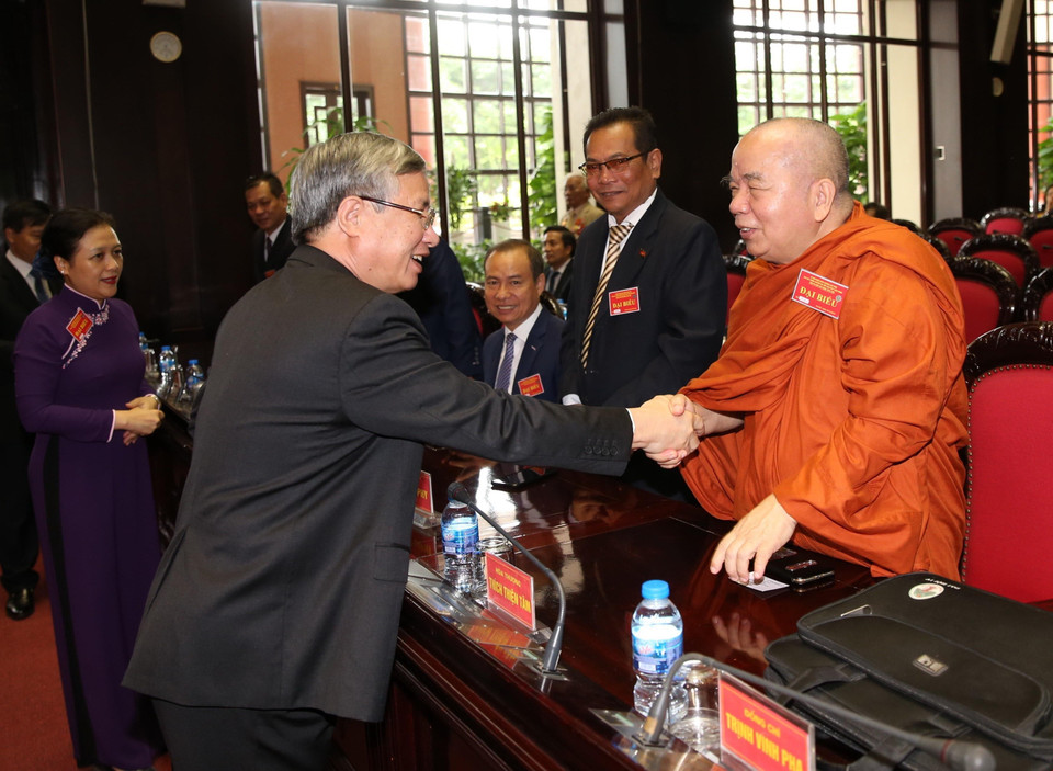 Ông Trần Quốc Vượng - Ủy viên Bộ Chính trị, Thường trực Ban Bí thư Trung ương Đảng với các đại biểu tham dự buổi lễ. (Ảnh: Dương Giang/TTXVN)